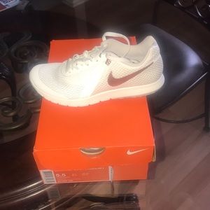 WMNS Nike Flex Experience RN 6
